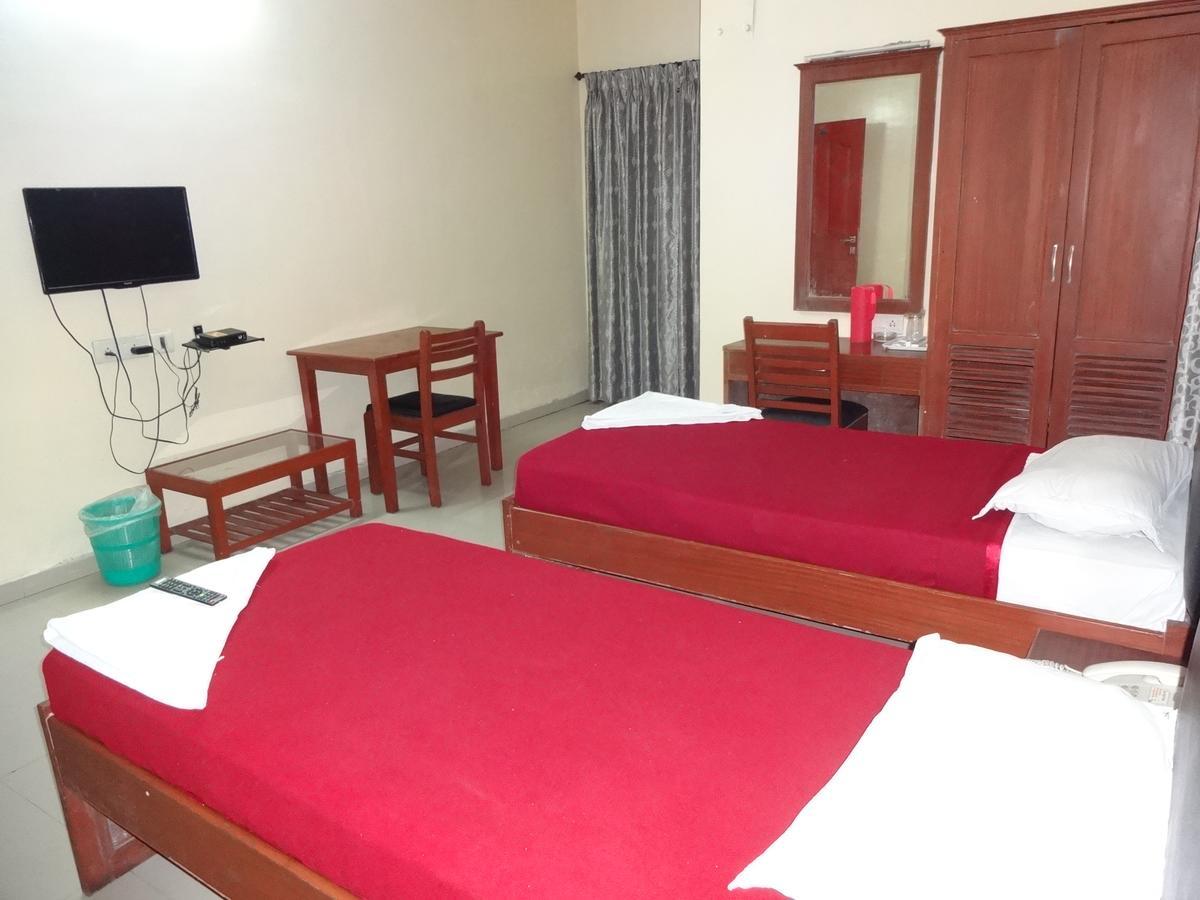 Hotel Sea Shell Park Chennai Exterior foto