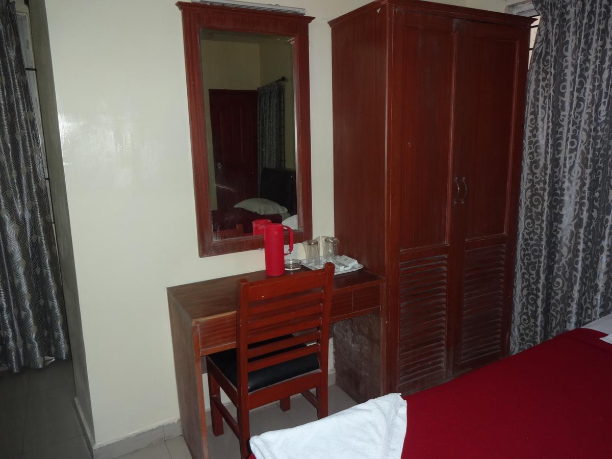 Hotel Sea Shell Park Chennai Exterior foto
